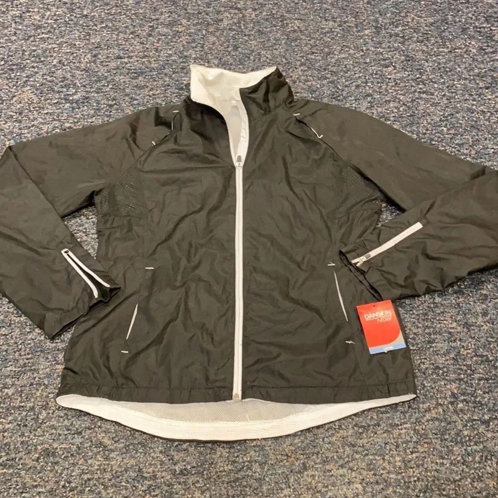 Danskin Black and White Windbreaker sz. M NWT